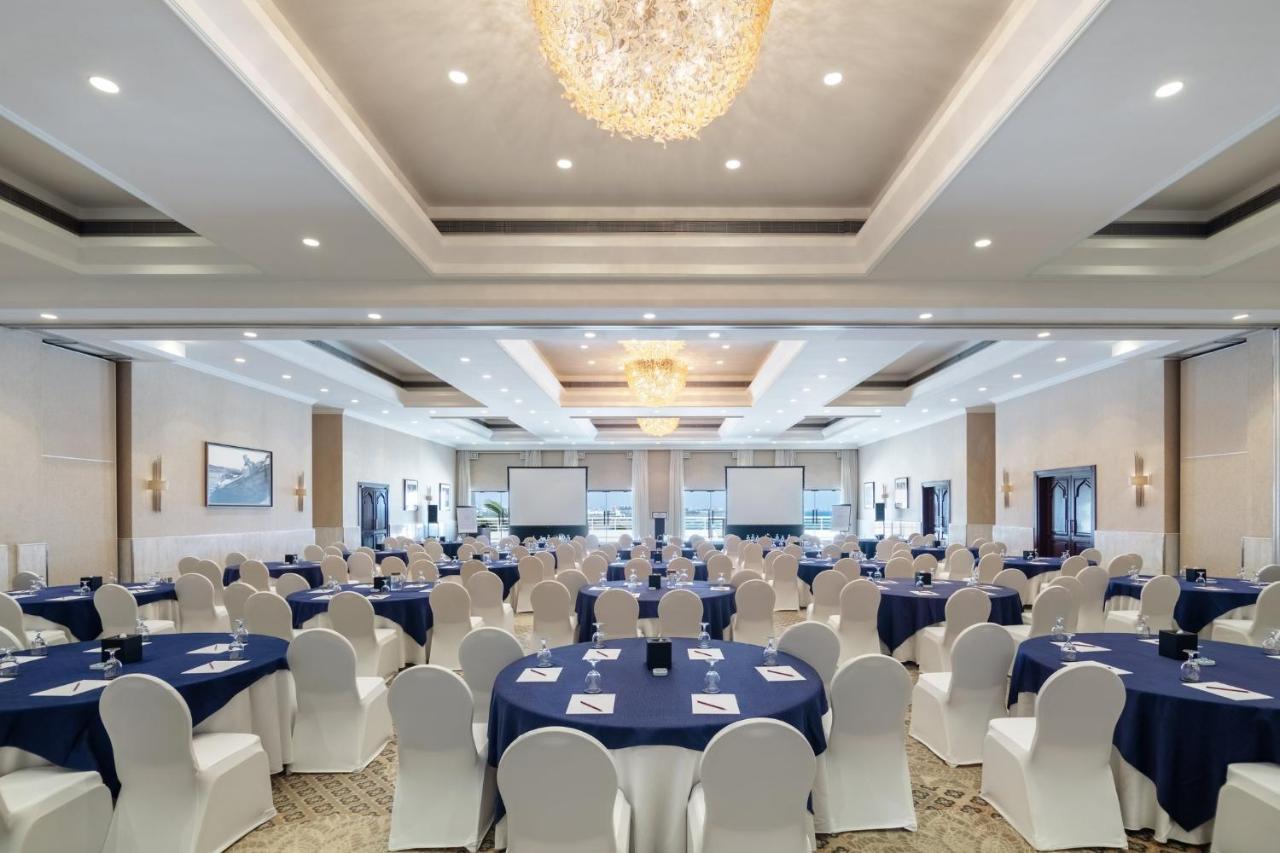Crowne Plaza Muscat By Ihg Hotell Exteriör bild
