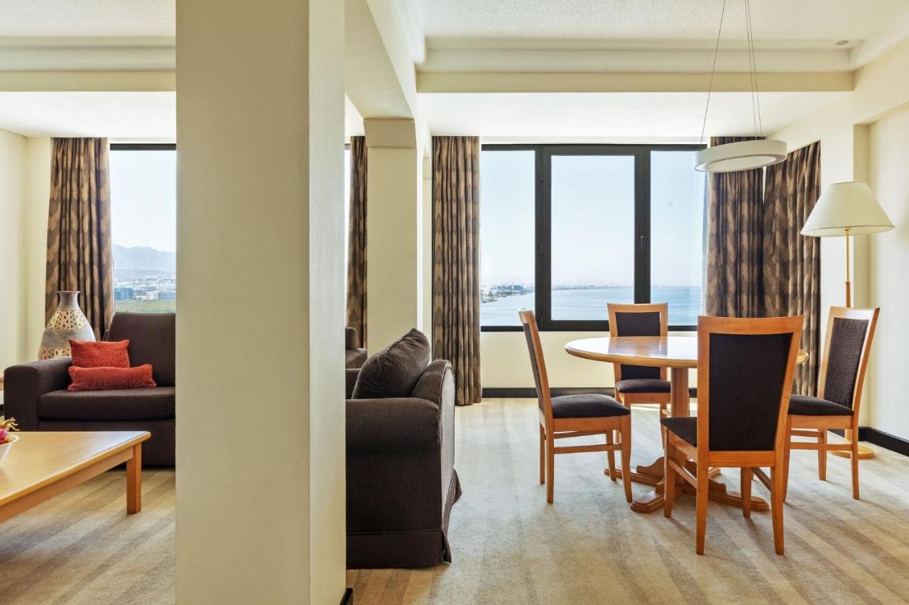 Crowne Plaza Muscat By Ihg Hotell Exteriör bild
