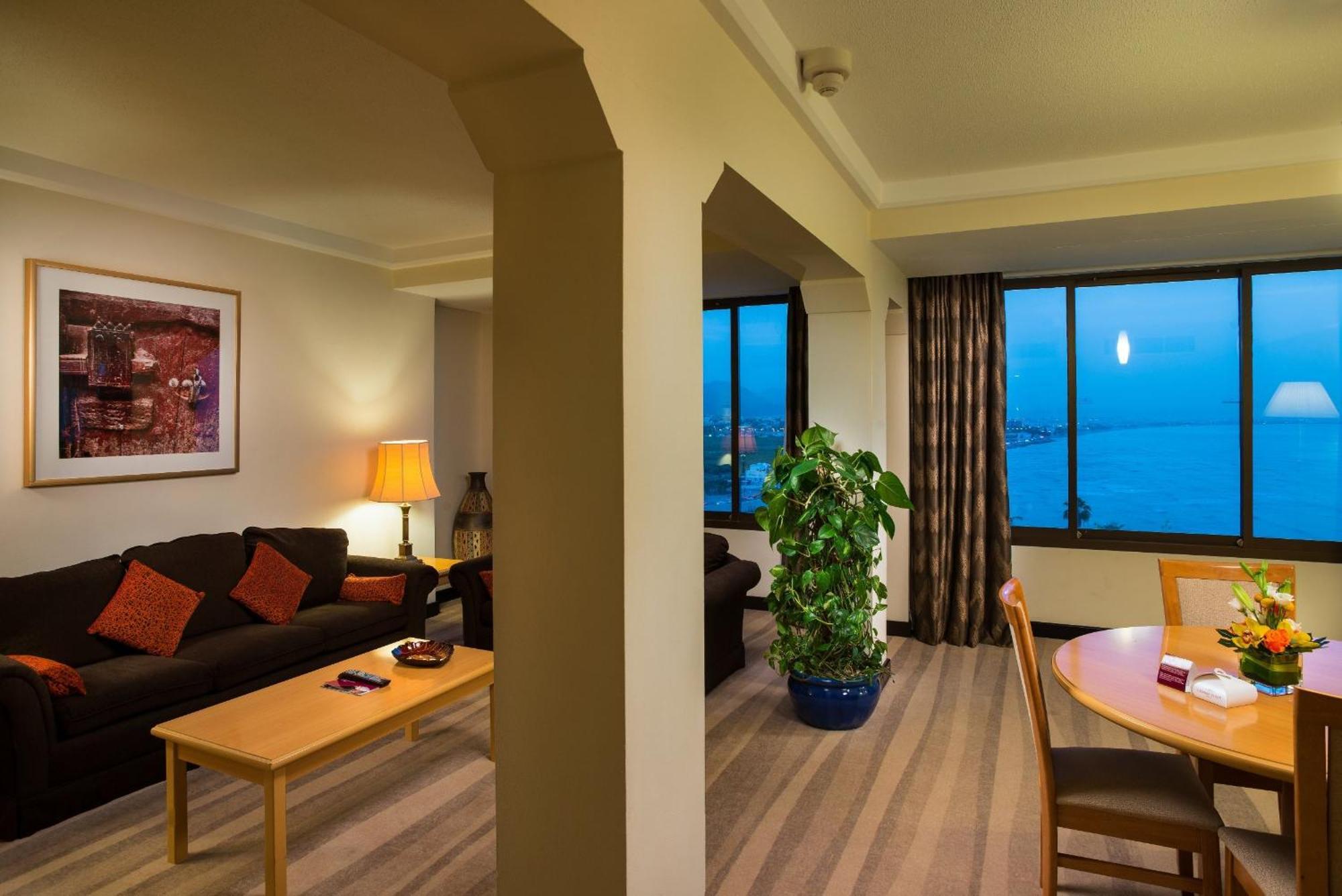 Crowne Plaza Muscat By Ihg Hotell Exteriör bild